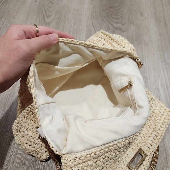 Covertible raffia shoulder/crossbody purse with gold chain - Picture 10 of 12